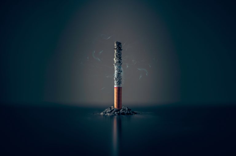 Read more about the article Comment arrêter le tabac grâce à l’hypnose
