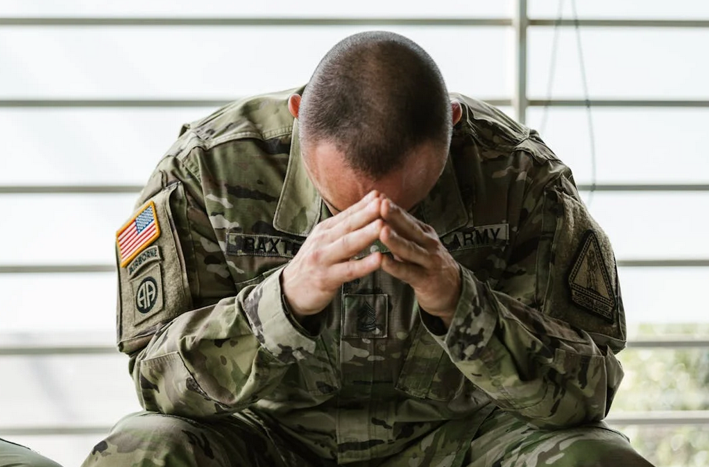 Comment la TCC aide à gérer les pensées intrusives