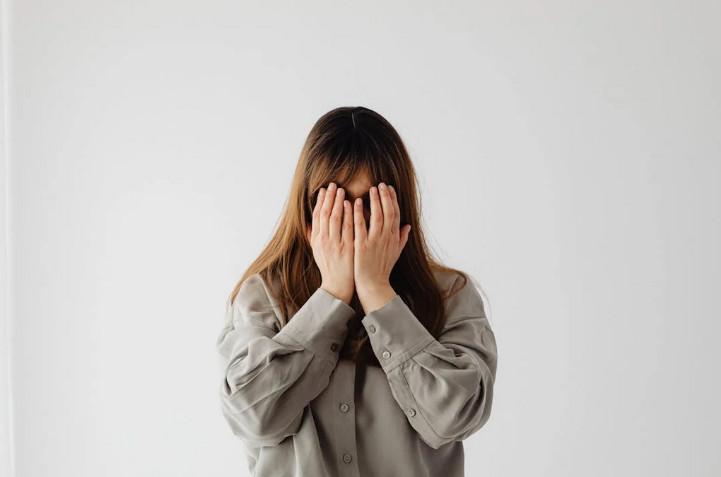 Comment la TCC aide à rétablir estime de soi en psychothérapie