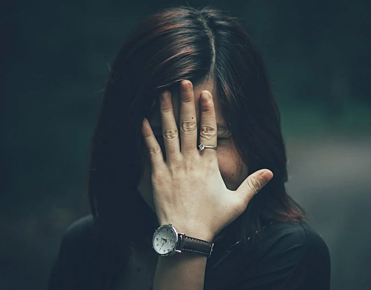 Gérer la timidité et l’anxiété sociale par la psychanalyse