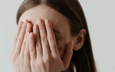 Gérer la timidité excessive grâce à la psychothérapie cognitive en ligne