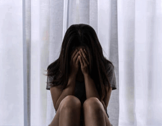 Gérer l’anxiété liée aux relations sociales grâce à la psychothérapie en ligne