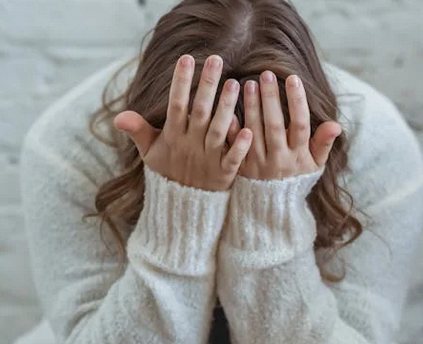 Techniques TCC pour réduire les pensées négatives