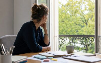 Pourquoi ai-je l’impression que mon cerveau ne s’arrête jamais ? Comprendre le cerveau anxieux en surchauffe